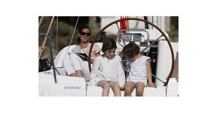 Rent a sailboat in Marina Izola - Sun Odyssey 33i