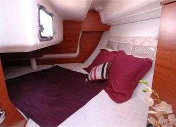 Rent a sailboat in Contra Muelle Mollet - Dufour 335 Grand Large (2Cab)