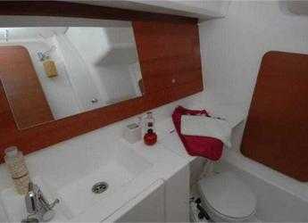 Rent a sailboat in Contra Muelle Mollet - Dufour 335 Grand Large (2Cab)