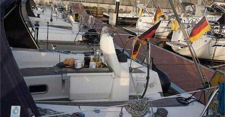 Rent a sailboat in Lemmer - Bavaria 38 Cruiser (3Cab)