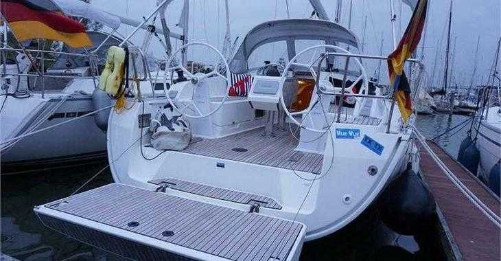 Rent a sailboat in Lemmer - Bavaria Cruiser 37 (3Cab)