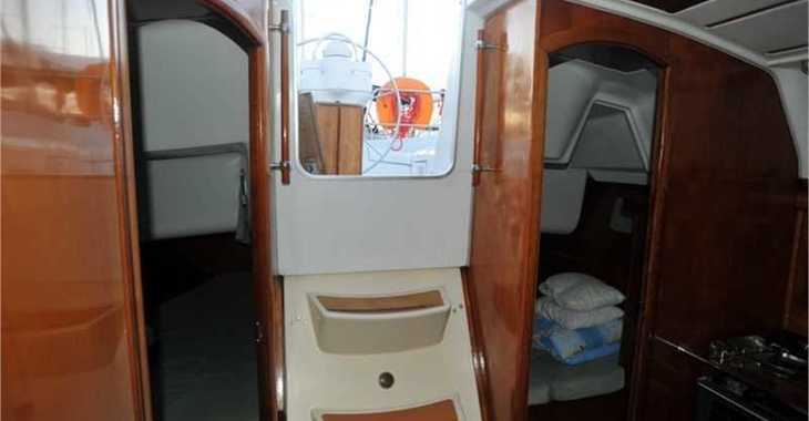 Rent a sailboat in Porto di Terrasini - Oceanis 361 (3Cab)