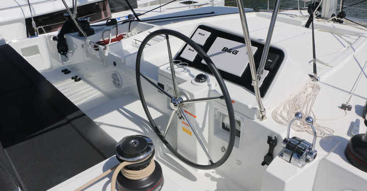 Rent a catamaran in Maya Cove, Hodges Creek Marina - Lagoon 450