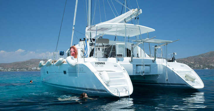 Chartern Sie katamaran in Alimos Marina - Lagoon 380 S2