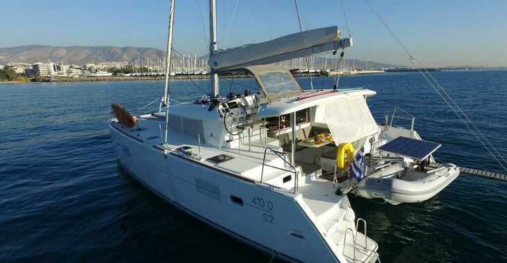 Rent a catamaran in Alimos Marina - Lagoon 400 S2