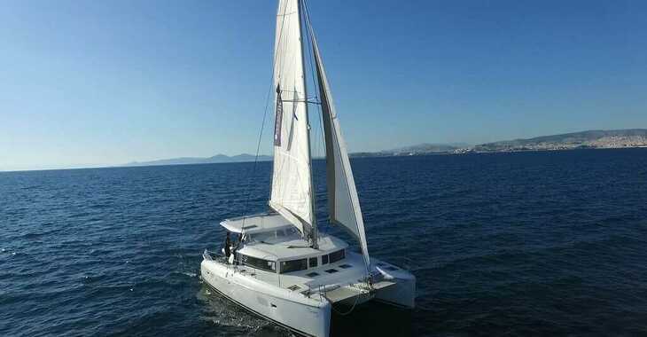 Rent a catamaran in Alimos Marina - Lagoon 420