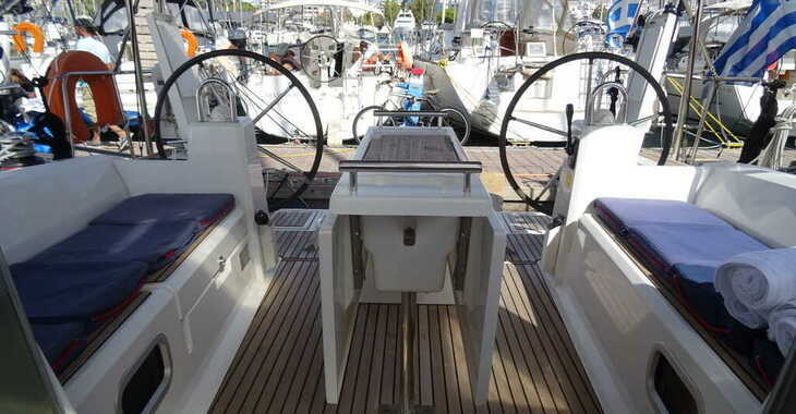 Rent a sailboat in Alimos Marina - Oceanis 38