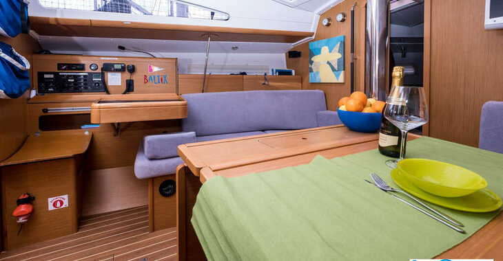 Rent a sailboat in Marina Cala de Medici - Sun Odyssey 42 DS