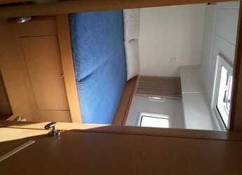 Rent a catamaran in Alimos Marina - Lagoon 42