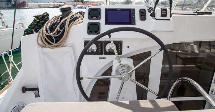 Rent a catamaran in Volos - Lagoon 380