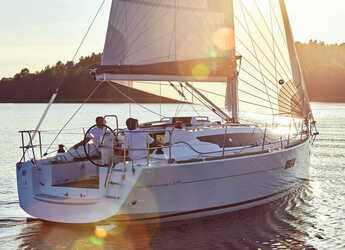 Chartern Sie segelboot in Volos - Sun Odyssey 319