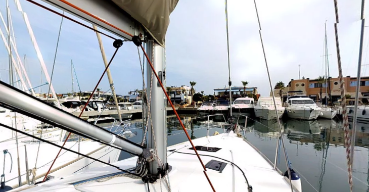 Rent a sailboat in Marina de Dénia - Jeanneau Sun Odyssey 40.9