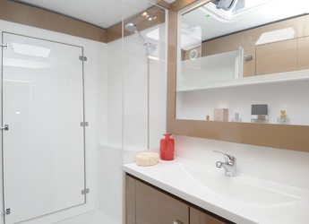 Rent a catamaran in Nanny Cay - Helia 44