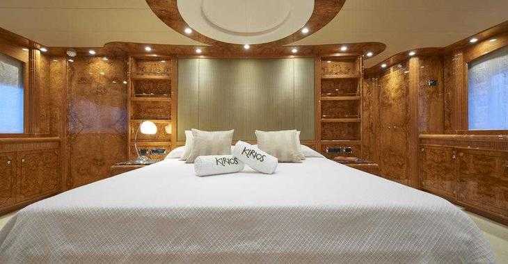 Rent a yacht in Marina Botafoch - Astondoa 102 GLX