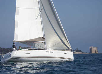 Rent a sailboat in Marina Real Juan Carlos I - Jeanneau Sun Odyssey 439
