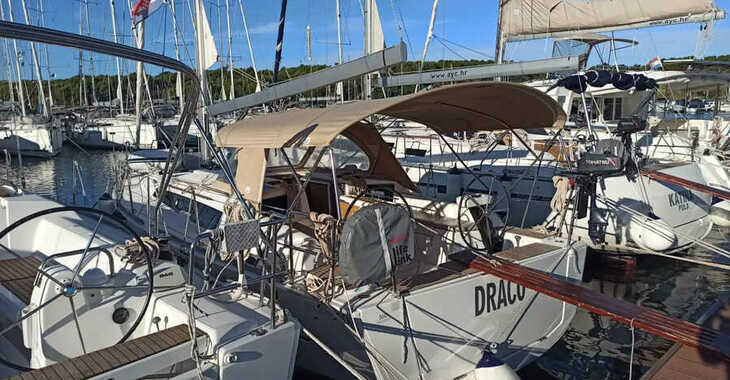 Chartern Sie segelboot in Veruda - Dufour 360 Grand Large