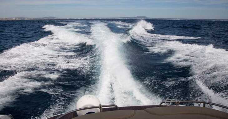 Chartern Sie motorboot in Naviera Balear - Bavaria 43 HT Sport