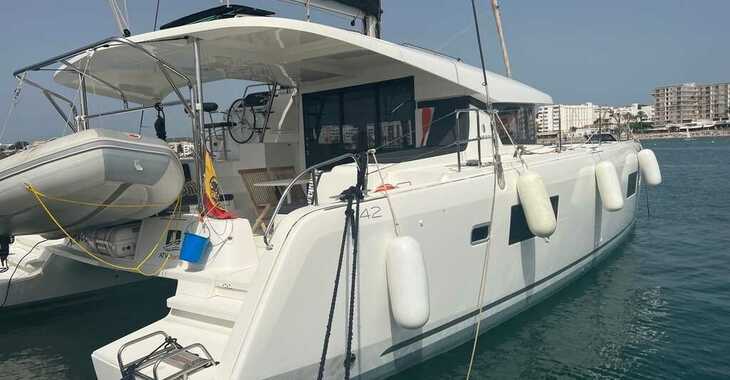 Rent a catamaran in Port of Santa Eulària  - Lagoon 42