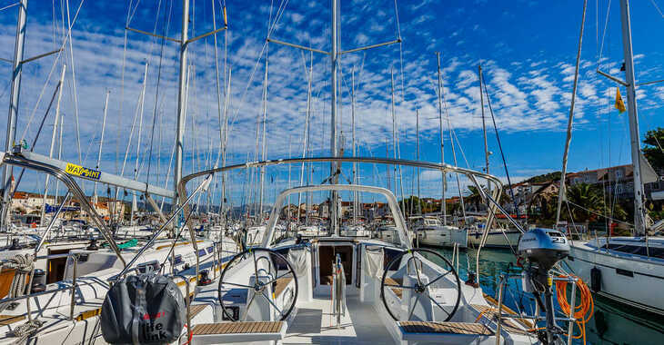 Rent a sailboat in Trogir (ACI marina) - Oceanis 38.1