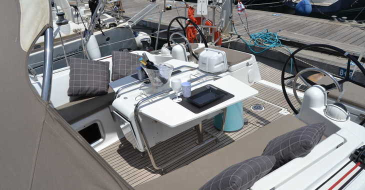 Rent a sailboat in Marina Real Juan Carlos I - Jeanneau Sun Odyssey 449