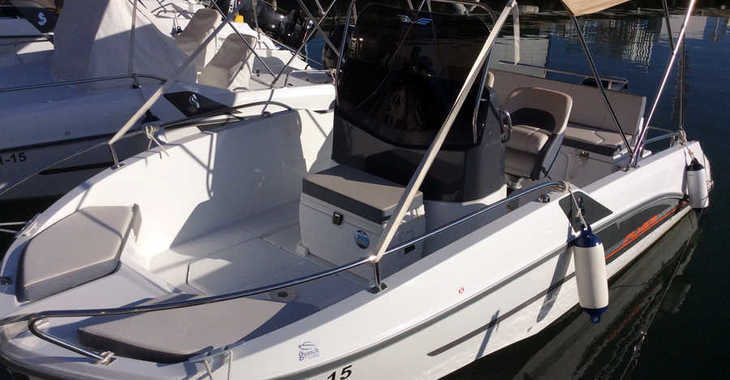Chartern Sie motorboot in Club Nàutic Estartit - Beneteau 5.5 Flyer Spacedeck