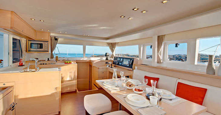 Louer catamaran à Alimos Marina - Lagoon 450  