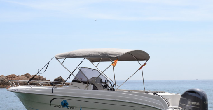 Chartern Sie motorboot in Puerto de blanes - Pacific Craft 670 Open