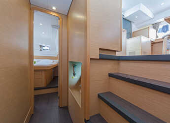 Rent a catamaran in Lavrion Marina - Lagoon 400S2