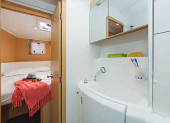 Rent a catamaran in Lavrion Marina - Lagoon 400S2