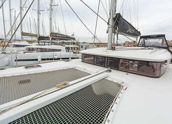 Rent a catamaran in Lavrion Marina - Lagoon 400S2