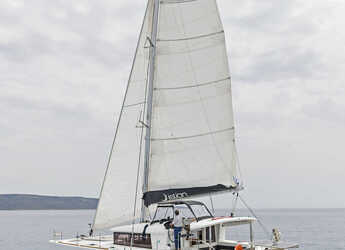 Rent a catamaran in Lavrion Marina - Lagoon 400S2