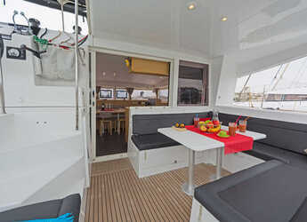 Rent a catamaran in Lavrion Marina - Lagoon 400S2