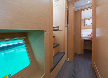 Rent a catamaran in Lavrion Marina - Lagoon 400S2