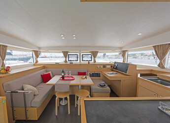 Rent a catamaran in Lavrion Marina - Lagoon 400S2