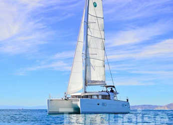 Rent a catamaran in Lavrion Marina - Lagoon 400 S2.