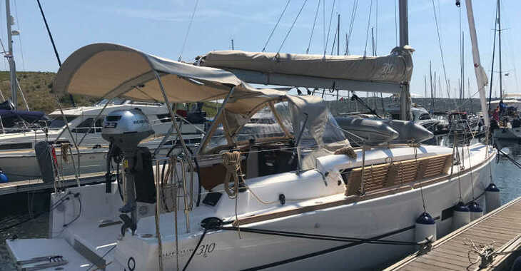 Rent a sailboat in Marina Kremik - Dufour 310 Grand Large
