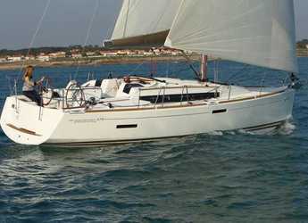 Rent a sailboat in Muelle de la lonja - Sun Odyssey 379