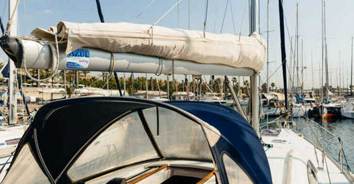 Alquilar velero en Port Olimpic de Barcelona - Beneteau Oceanis 43