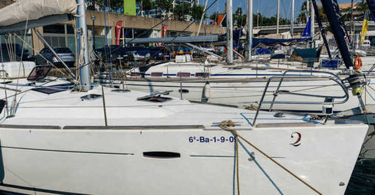 Rent a sailboat in Port Olimpic de Barcelona - Beneteau Oceanis 43