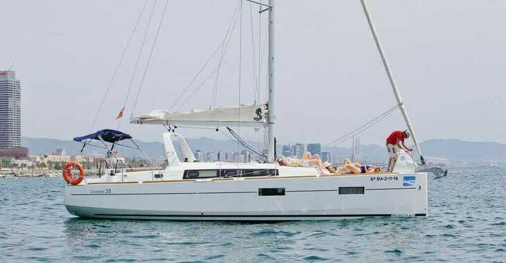 Rent a sailboat in Port Olimpic de Barcelona - Beneteau Oceanis 38