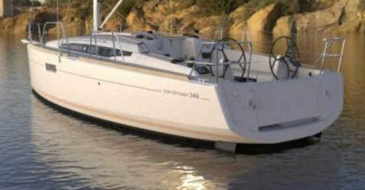 Rent a sailboat in Club Nàutic Estartit - Sun Odyssey 349