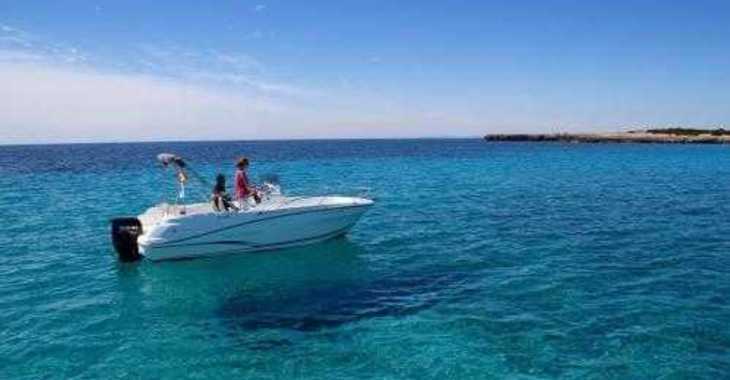 Chartern Sie motorboot in Puerto Deportivo Cala'n Bosch - Cap Camarat 6.5CC