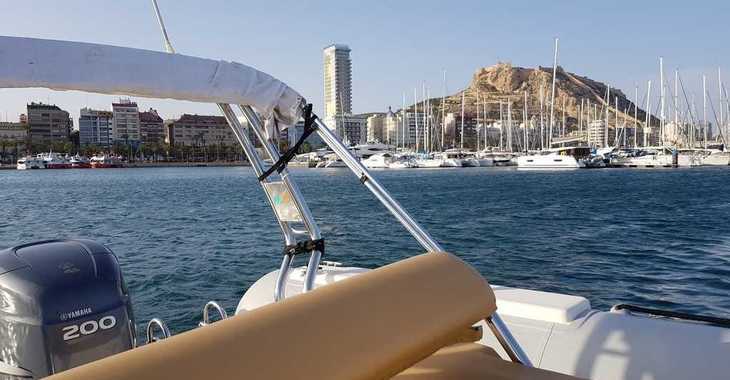 Rent a dinghy in Marina Deportiva Alicante - BWA 750