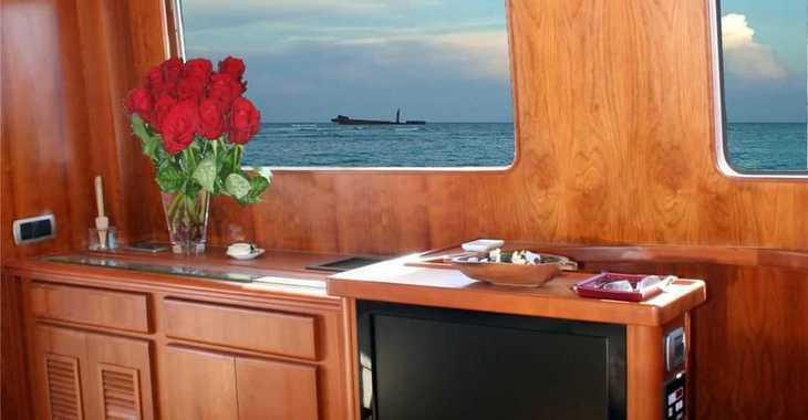 Rent a yacht in Club Nautic Costa Brava - Trawler 60
