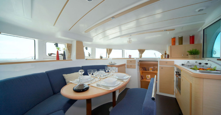Alquilar catamarán en Platja des Jondal - Lagoon 380