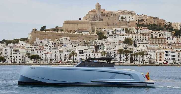 Rent a yacht in Marina Ibiza - Vanquish VQ43 MK2