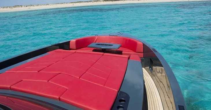 Chartern Sie yacht in Marina Ibiza - Vanquish VQ48