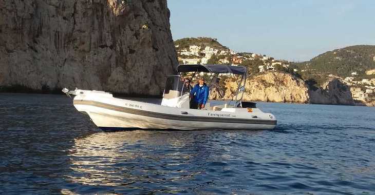 Rent a dinghy in Port d'andratx - Capelli Tempest 700 lux