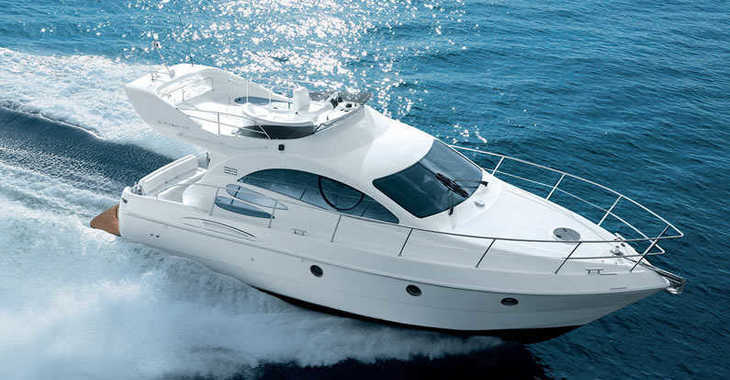Rent a yacht in Puerto Banús - Azimut 39 Fly