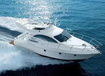 Rent a yacht in Puerto Banús - Azimut 39 Fly